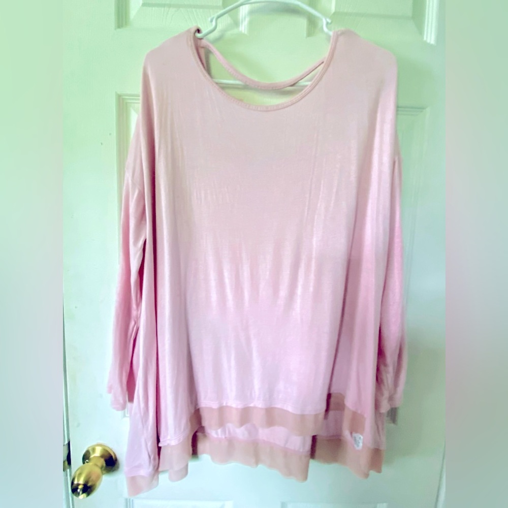 Gaiam Women’s Pink Long Sleeve Yoga Top Size Large.Like New